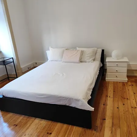 Residencia Pinheiro Chagas Διαμέρισμα *