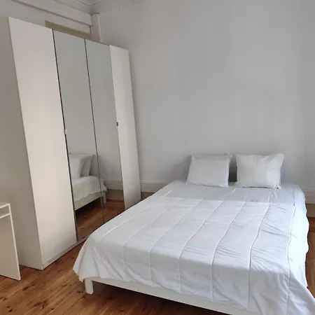 Residencia Pinheiro Chagas Διαμέρισμα *